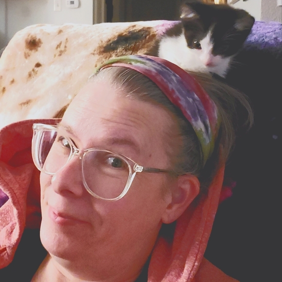 Meet your Posher, Christie - Picture 1 of 2